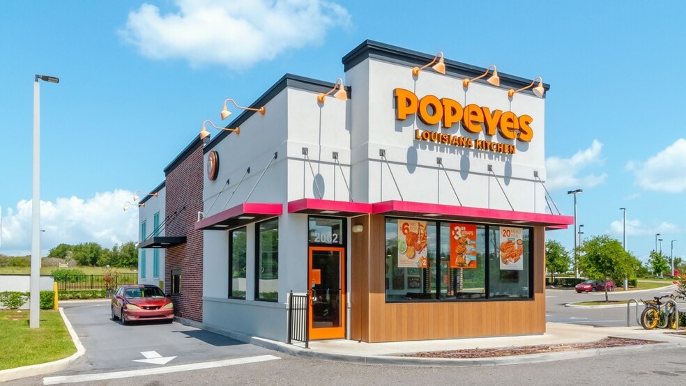 Primary Photo Of 2062 FL-19, Tavares Fast Food For Sale
