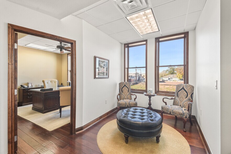 More Photos Of 101 Simonton St, Conroe Loft Creative Space For Lease