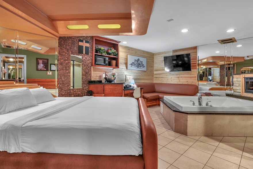 More Photos Of 16W621 S Frontage Rd, Willowbrook Hotel For Sale