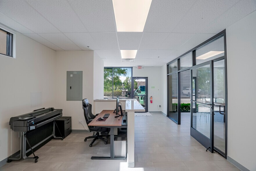 More Photos Of 3207 Lakeside Vlg, Prescott Office For Sale