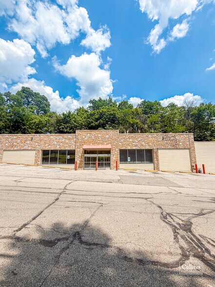 More Photos Of 2928 Sheraden Blvd, Pittsburgh Freestanding For Lease
