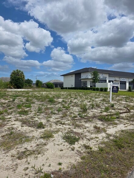 Primary Photo Of 1419 4th Terrace Ter, Cape Coral Land For Sale