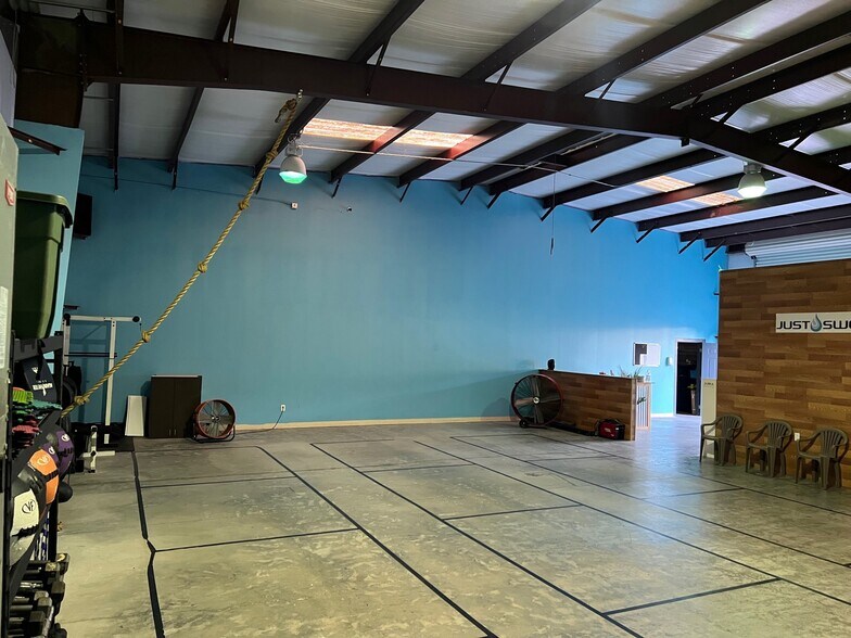 More Photos Of 2552-2558 Merchant Ave, Odessa Warehouse For Lease