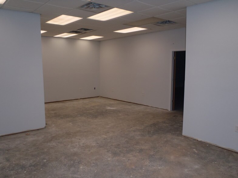 More Photos Of 1275 Bloomfield Ave, Fairfield Light Manufacturing For Lease