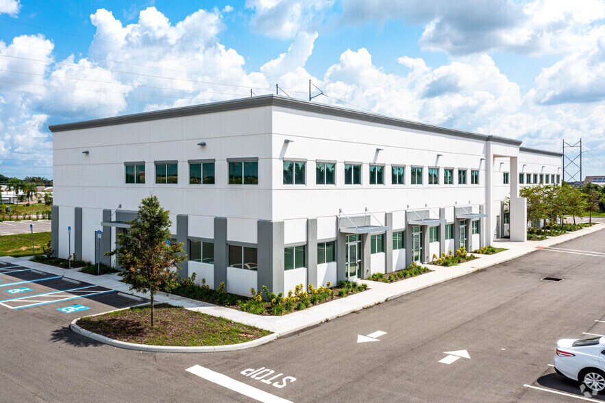 More Photos Of 130 Ridge Center Dr, Davenport Medical For Lease