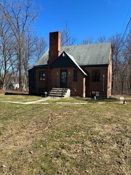 Primary Photo Of 283 Windsor Hwy, New Windsor Township Office For Lease