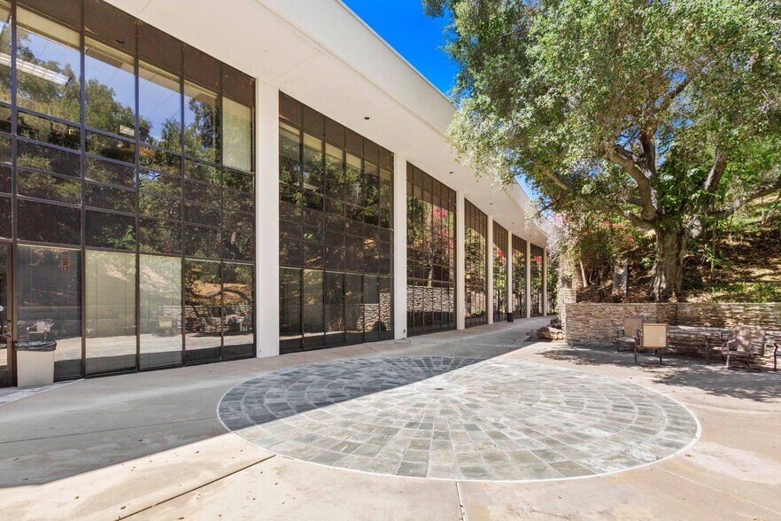 More Photos Of 600 N Rosemead Blvd, Pasadena Office For Lease