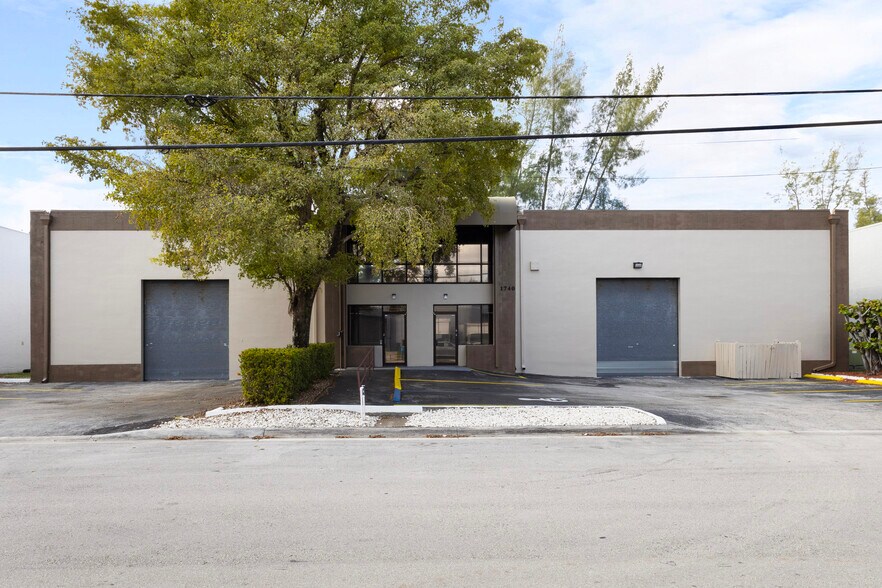Primary Photo Of 1740-1742 NW 93rd Ave, Miami Warehouse For Lease