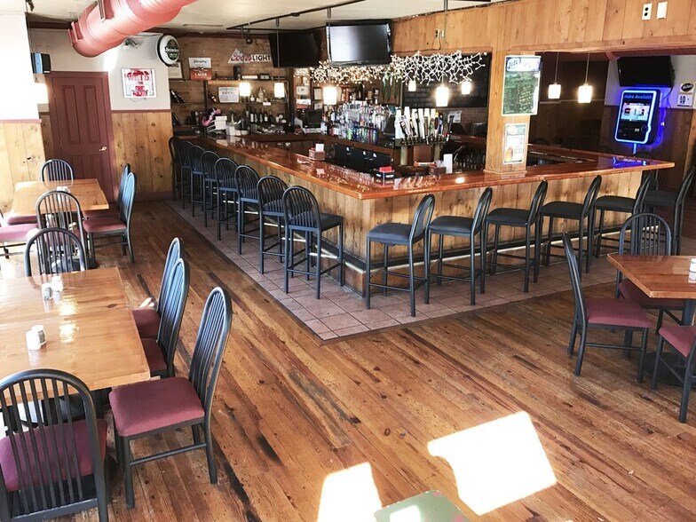 More Photos Of 41-43 Fall St, Seneca Falls Bar For Lease