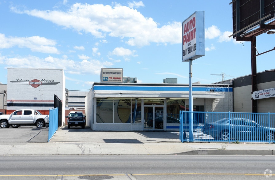 Primary Photo Of 7622 Van Nuys Blvd, Van Nuys Warehouse For Lease