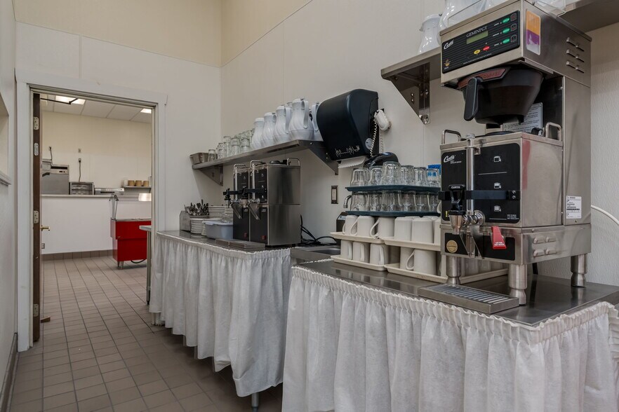 More Photos Of 620 2nd St, Kenyon Storefront For Sale