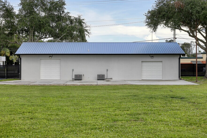 More Photos Of 1228 S Hopkins Ave, Titusville Office For Sale