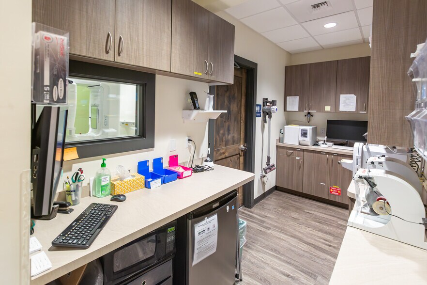 More Photos Of 200 W Railroad Ave, Plains Medical For Sale