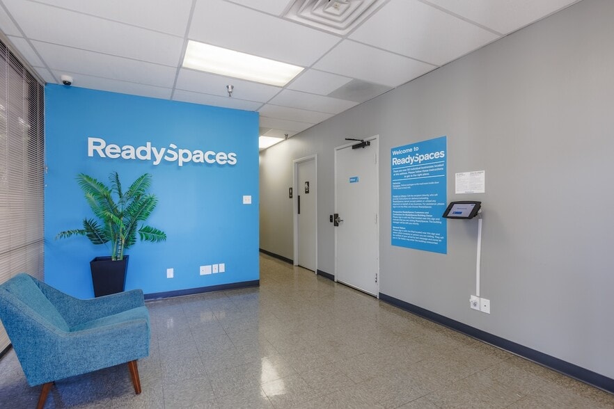 More Photos Of 11410-11420 Mathis Ave, Farmers Branch Distribution For Lease