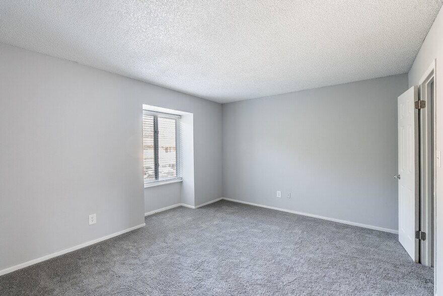 More Photos Of 5659 Del Prado Dr, Tampa Apartments For Sale