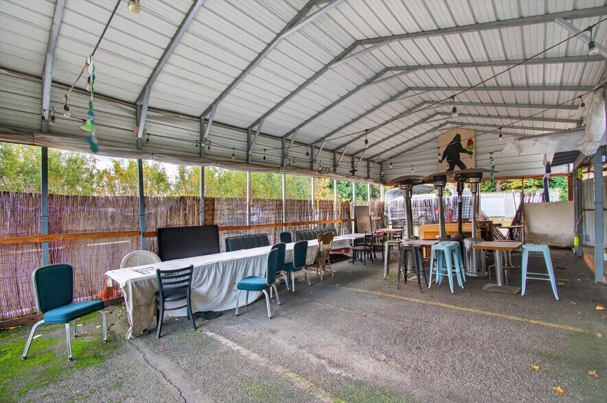 More Photos Of 50316 Columbia River Hwy, Scappoose Restaurant For Sale