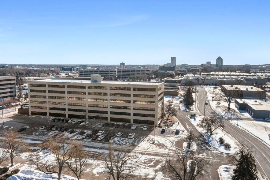 More Photos Of 7301 Ohms Ln, Edina Office For Lease
