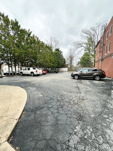 More Photos Of 261 E Main St, Newark Office For Lease