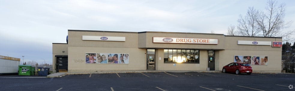 More Photos Of 305 1st St W, Cochrane Freestanding For Lease