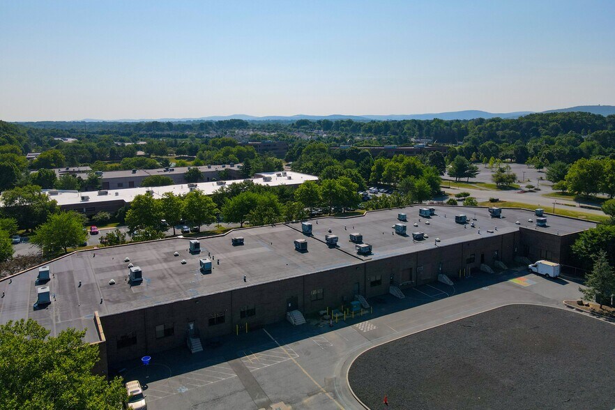 More Photos Of 1550 Valley Center Pky, Bethlehem Flex For Sale