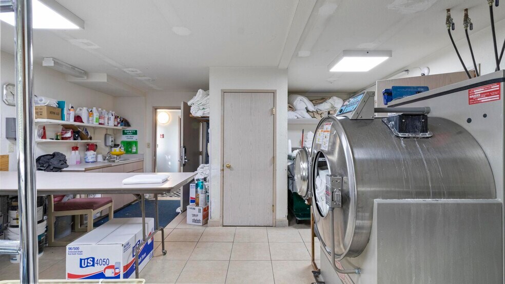 More Photos Of 1509 6th St, Wells Hotel For Sale