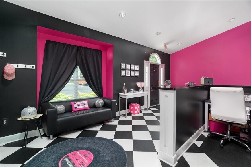 More Photos Of 20604 Gordon Park Sq, Ashburn Medical For Sale