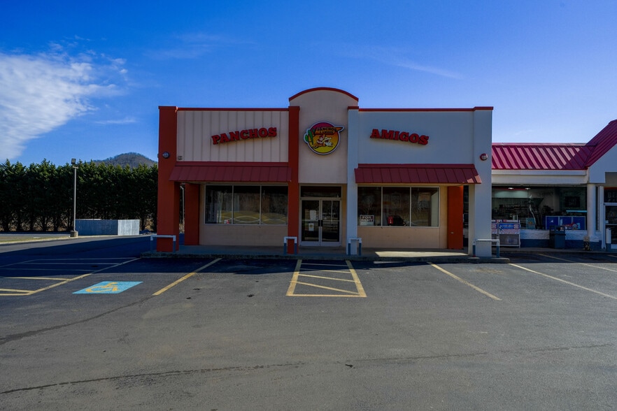 More Photos Of 2004 Temple Hill Rd, Erwin Restaurant For Lease