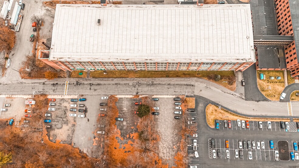 More Photos Of 75 Green St, Clinton Distribution For Lease