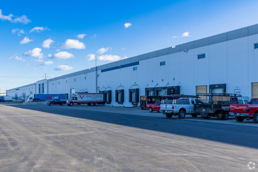 More Photos Of 3348 S Pulaski Rd, Chicago Distribution For Lease