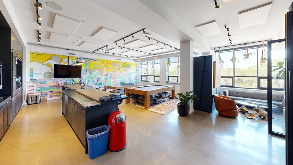 More Photos Of 1643 N Milwaukee Ave, Chicago Office For Lease