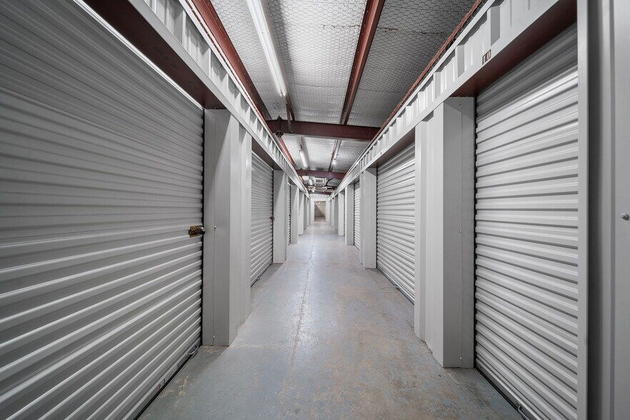 More Photos Of 8775 Highway 290 E, Chappell Hill Self Storage For Sale