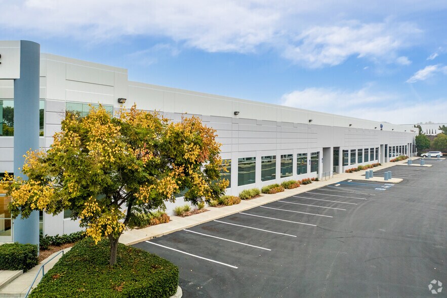 More Photos Of 25172 Arctic Ocean Dr, Lake Forest Unknown For Lease