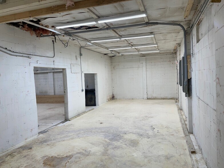 More Photos Of 22813 Dequindre Rd, Hazel Park Warehouse For Sale