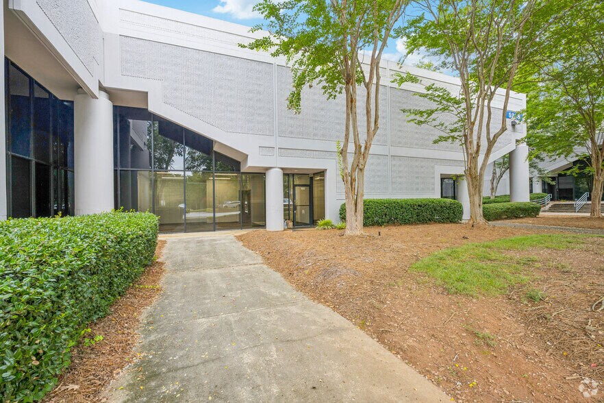 More Photos Of 5242 Royal Woods Pky, Tucker Unknown For Lease