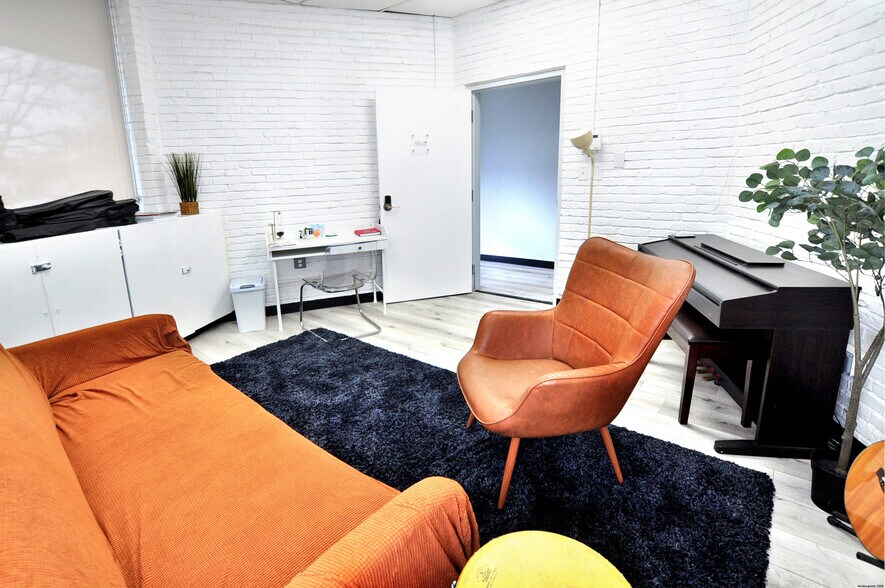 More Photos Of 258 Windsor Ave, Windsor Freestanding For Sale