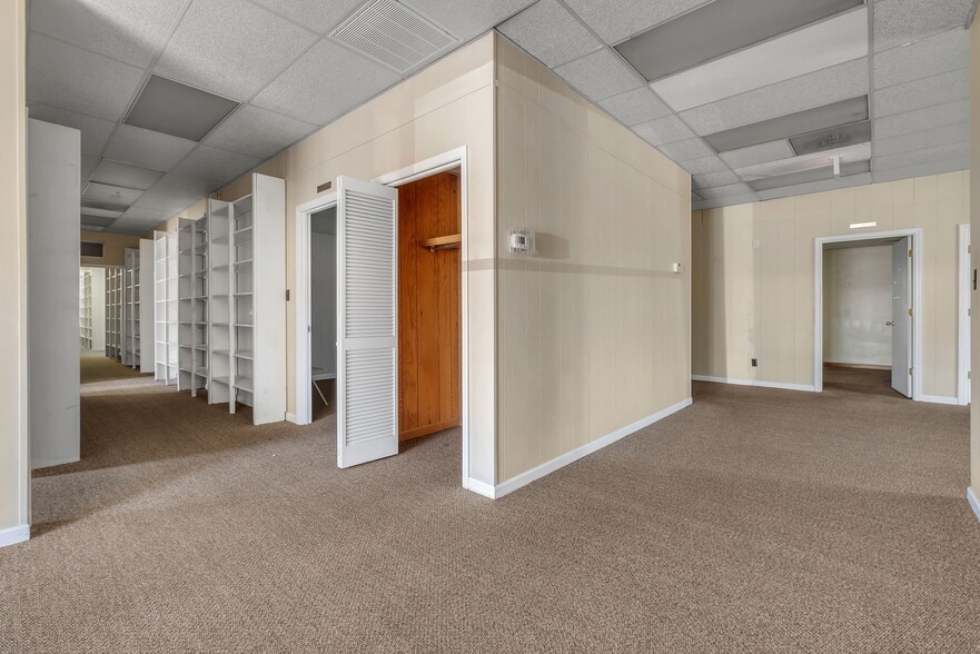 More Photos Of 1690 Capital Cir SW, Tallahassee Warehouse For Sale