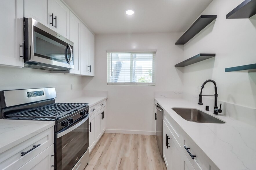 More Photos Of 1478 Hornblend St, San Diego Apartments For Sale