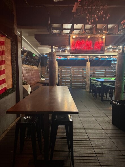 More Photos Of 330 1st Ave S, Saint Petersburg Restaurant For Lease