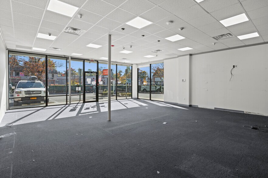 More Photos Of 71 Forest Ave, Glen Cove Storefront Retail Office For Lease