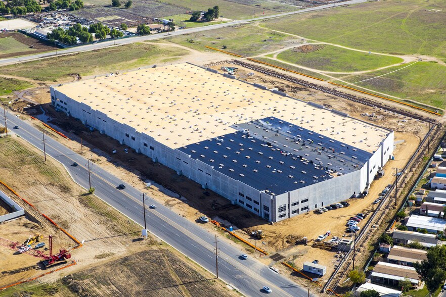 More Photos Of 251 E Rider St, Perris Distribution For Lease