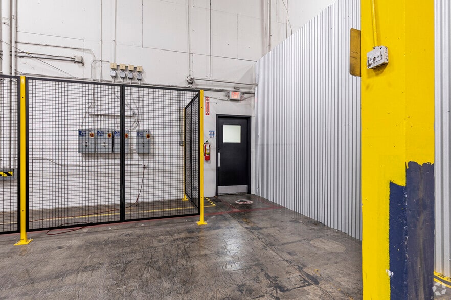 More Photos Of 850 Northlake Dr, Coppell Warehouse For Lease