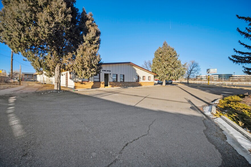 More Photos Of 5280 Edison Ave, Colorado Springs Veterinarian Kennel For Sale