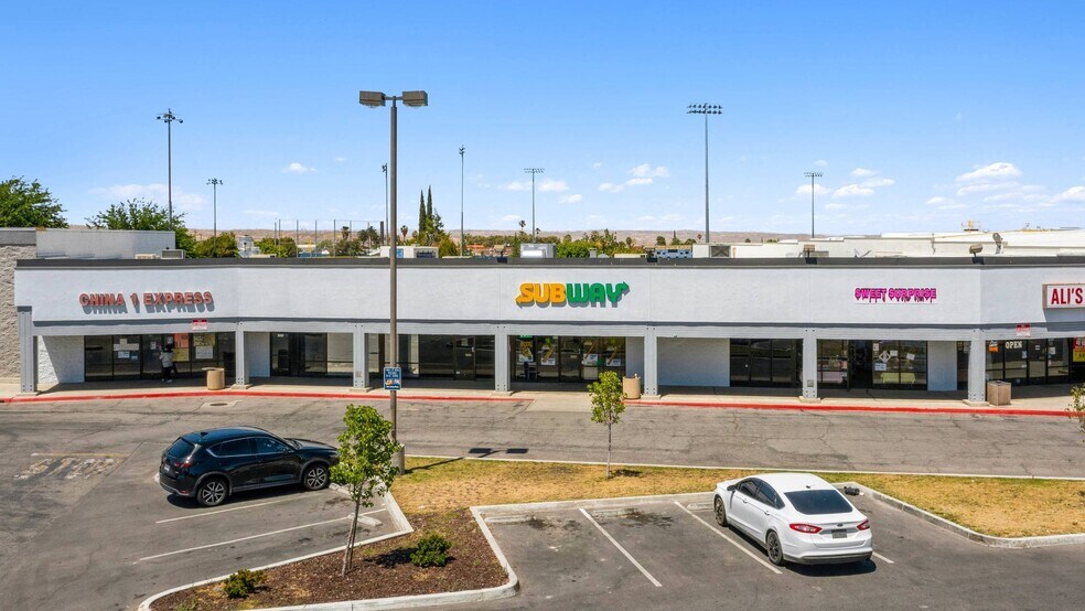 More Photos Of 1048-1072 Kern St, Taft Storefront Retail Office For Sale