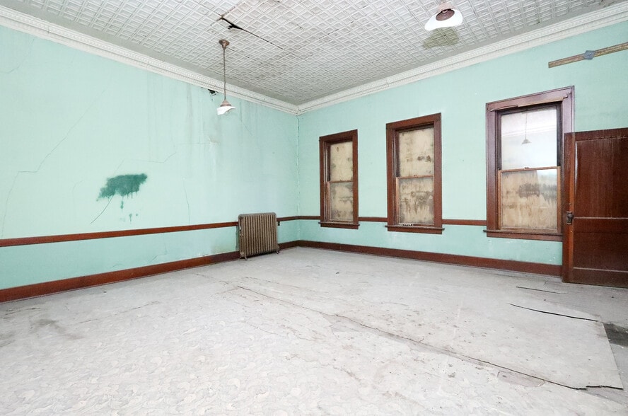 More Photos Of 1119 6th st, Nevada General Retail For Sale