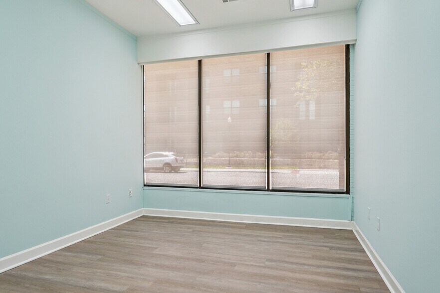 More Photos Of 396 W Main St, Lewisville Medical For Sale