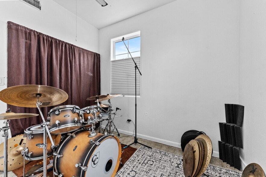 More Photos Of 701 49th St S, Gulfport Freestanding For Sale