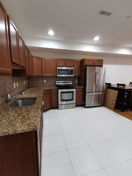 More Photos Of 521 N 34th St, Philadelphia Apartments For Sale