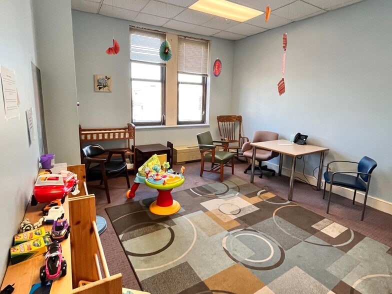 More Photos Of 141 E Market St, York Medical For Sale