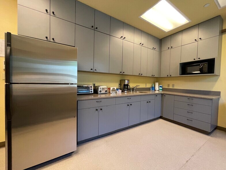 More Photos Of 943 N Shoreline Blvd, Mountain View Light Manufacturing For Sale