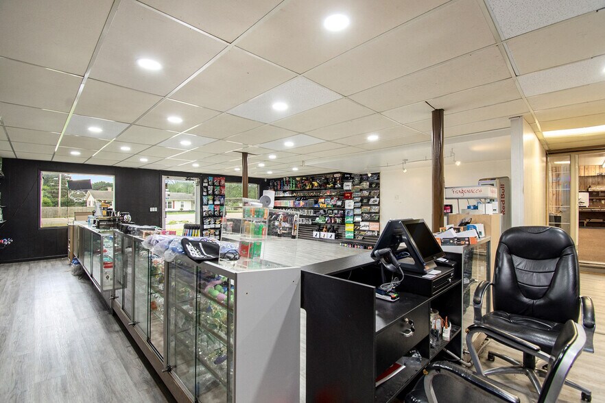 More Photos Of 1223 E Caro Rd, Caro Storefront For Sale